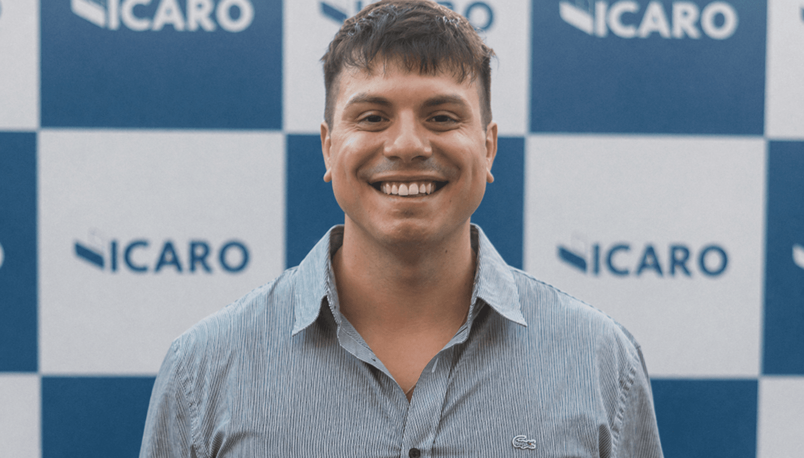 Emiliano Olivares, conductor de la sesi&oacute;n