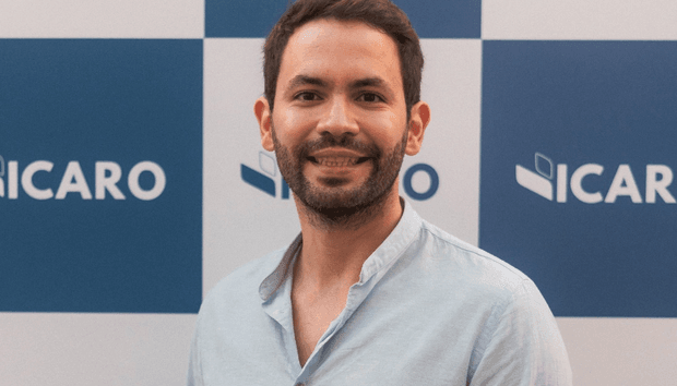 Santiago Alcaide, conductor de la sesi&oacute;n